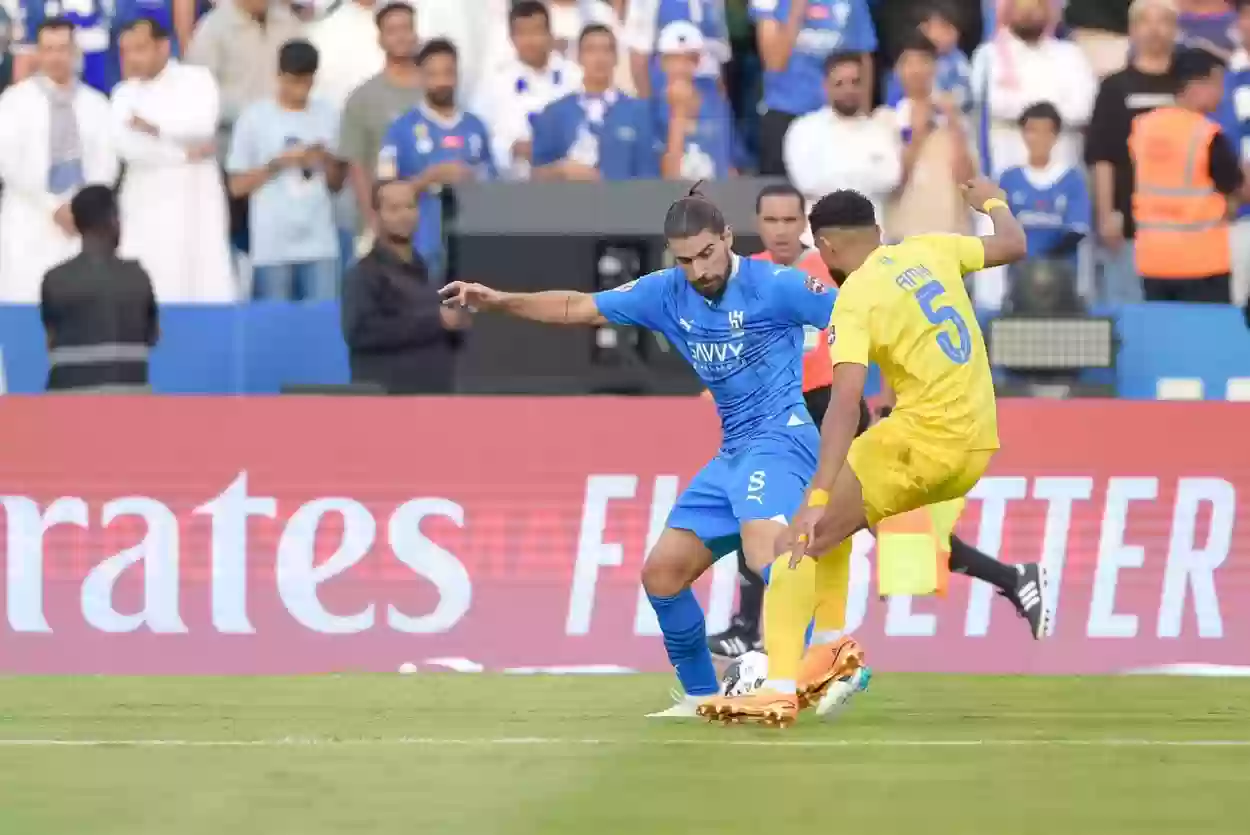 الهلال يقصف شباك النصر بثلاثية رائعة ويسجل انتصاراً ساحقاً