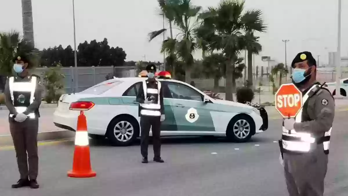  المرور السعودي يشدد على تعليمات القيادة وينضح بتجنب التسارع المفاجئ..