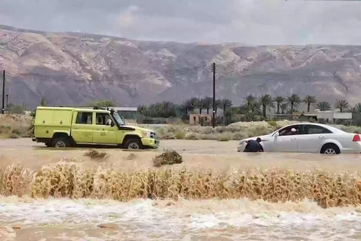 الأرصاد تحذر من عبور الأودية بسبب السيول والمرور السعودي يفرض العقوبة