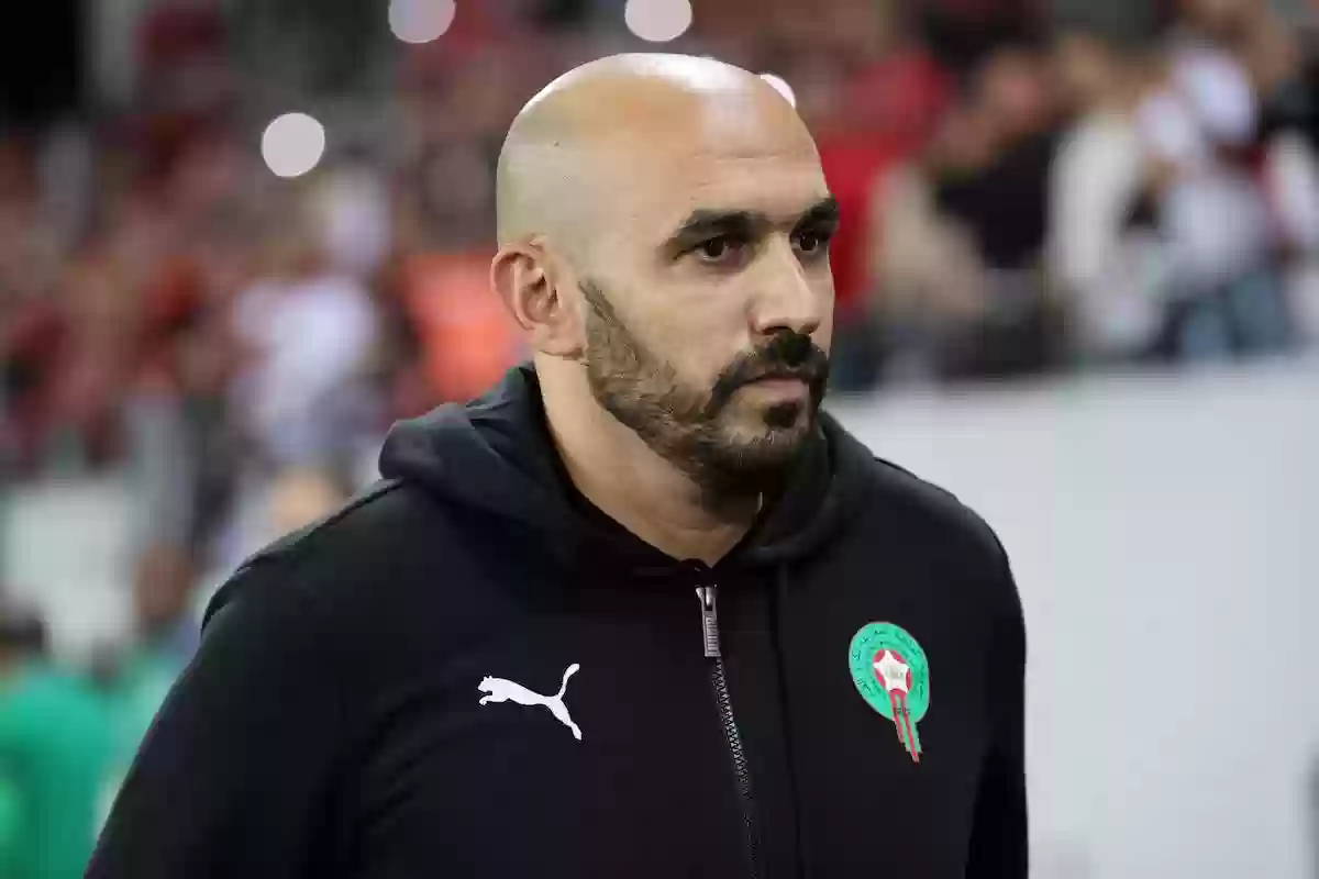 زكري يضرب المثل بالركراكي ويرشح مدرب للمنتخب السعودي بديلًا لمانشيني