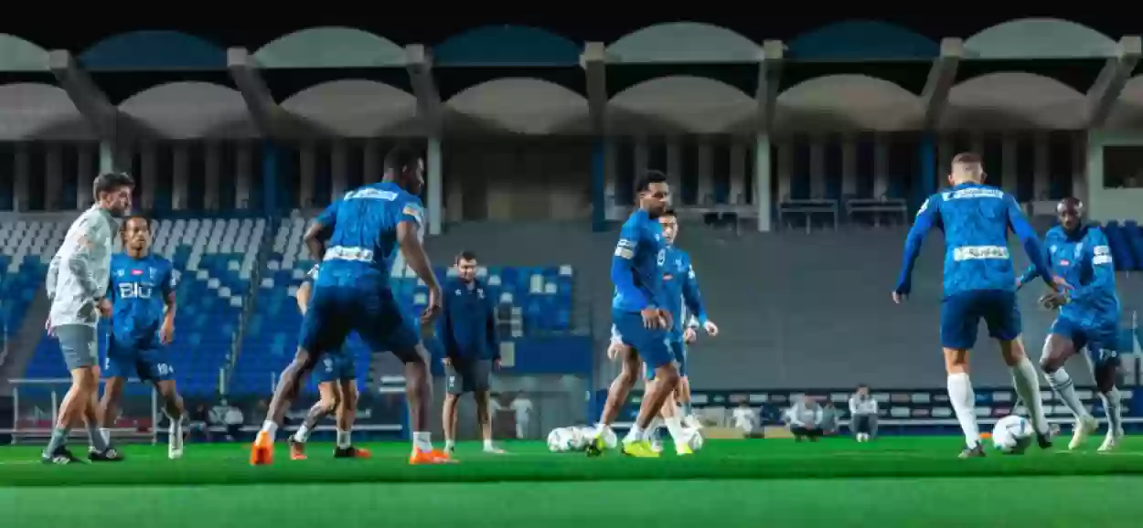 الهلال يحصل نقاط حتى وهو ما يلعب!