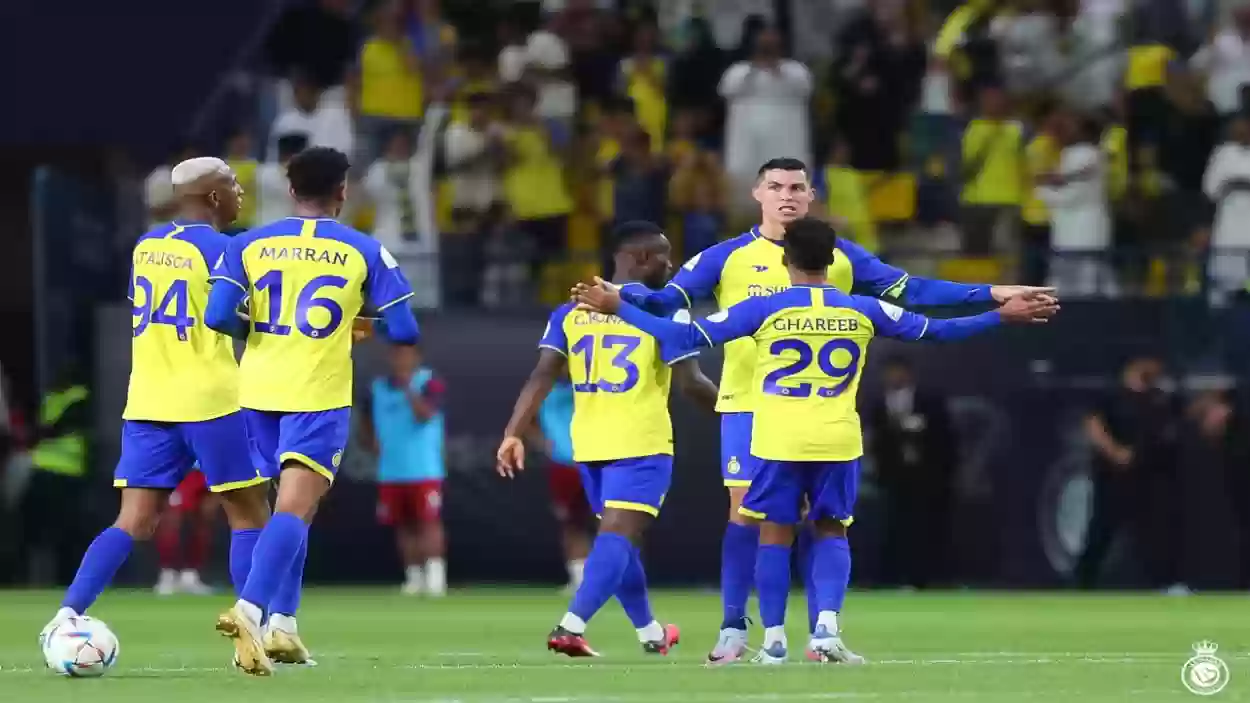 النصر السعودي يتخلى عن مدربه