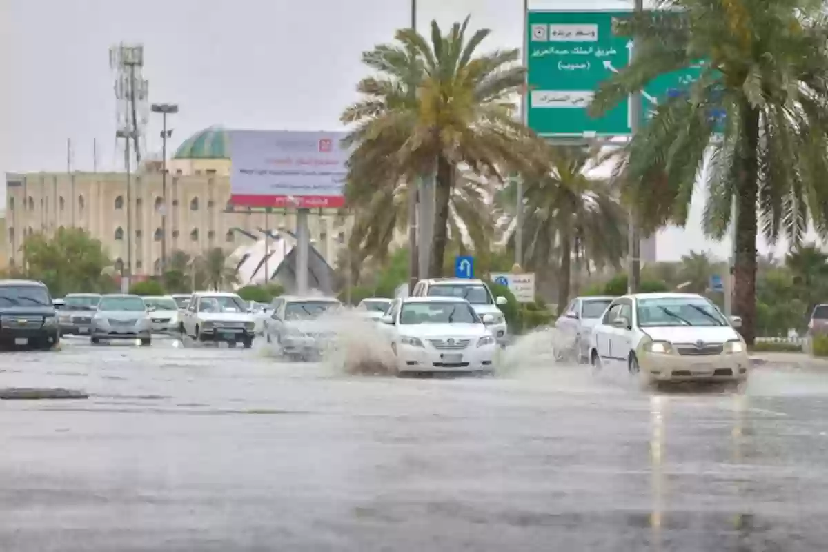 بالإنذار الأحمر.. الأرصاد السعودية تحذّر من اضطراب طقس الجمعة