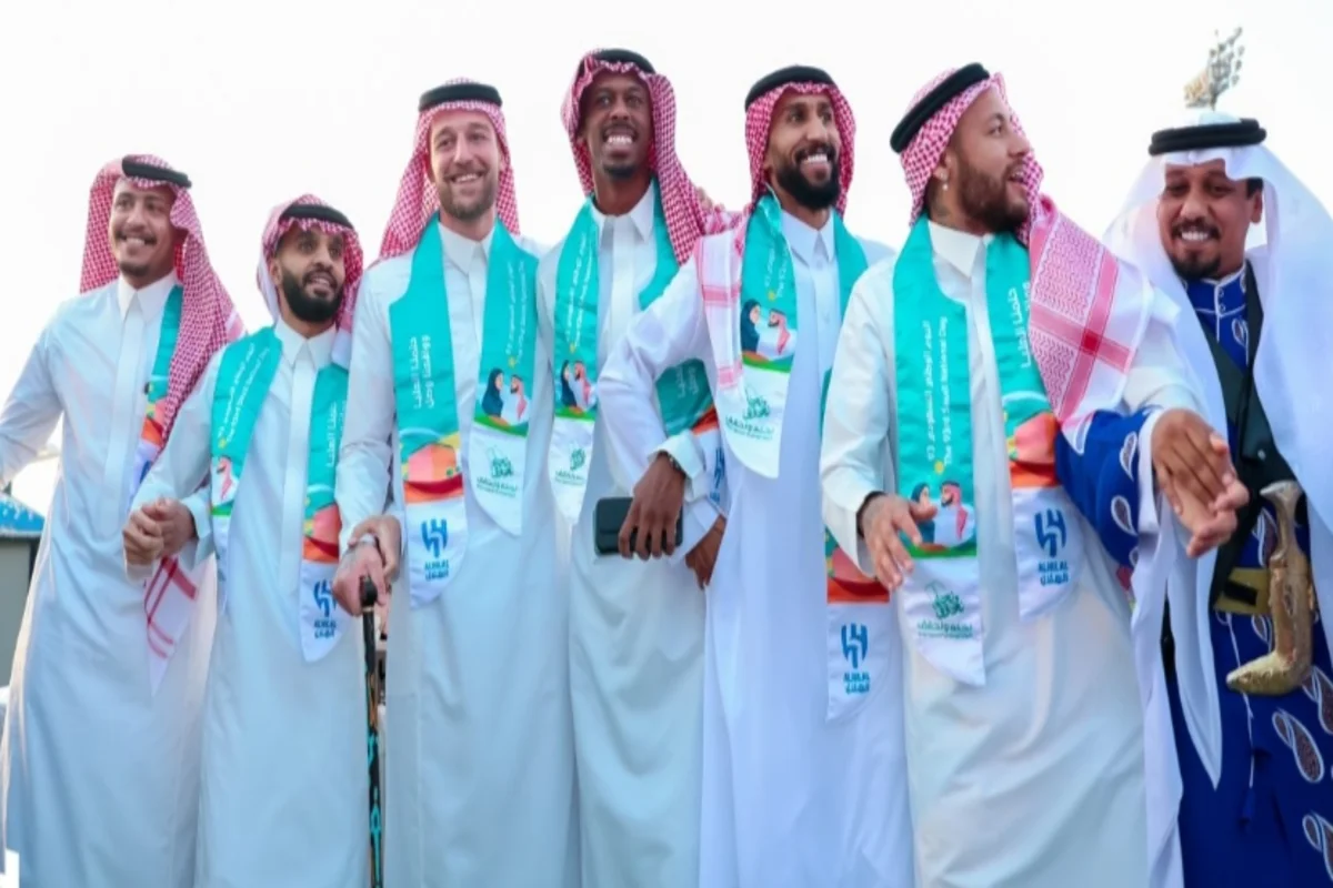 نيمار ولاعبو الهلال السعودي 