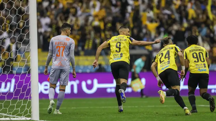 الاتحاد يبحث عن مدرب جديد ومستقبل 12 لاعب على المحك