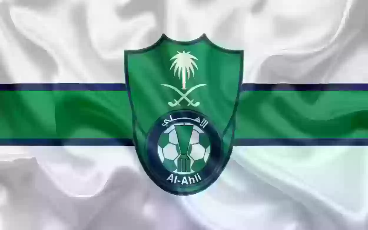 نجم الأهلي السعودي يكذب مدرب المنتخب