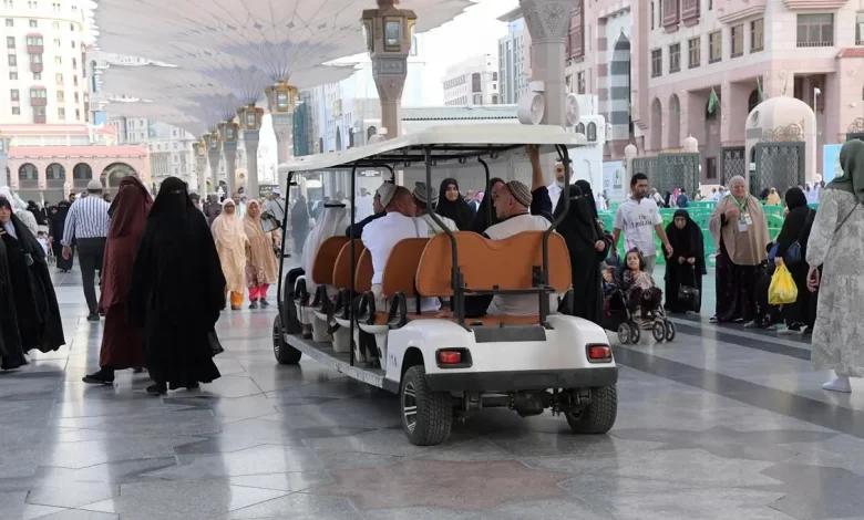 بالصور: البشر والذكاء الاصطناعي يتحدان في أرض المملكة لخدمة ضيوف الرحمن.. أكثر من 600 آلة!